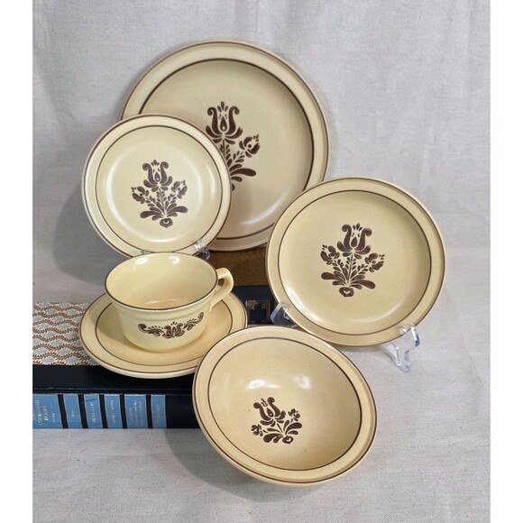 Vintage Pfaltzgraff Village 6-Piece Place Setting – 1970s Mark - US Stoneware - Picture 2 of 10